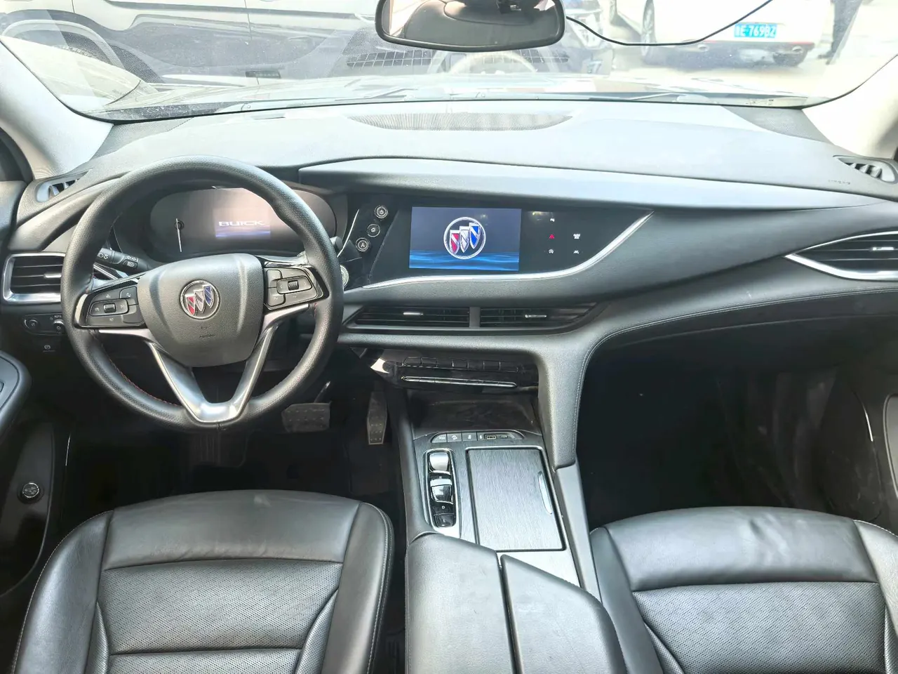 Buick 2020 Angke Flag 2.0T 28T Two-Drive Honorable Automatic Gear 3