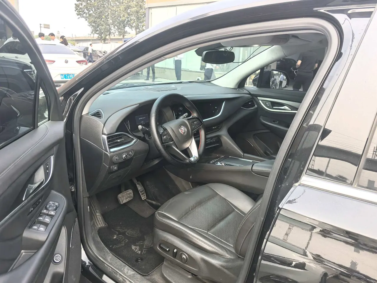 Buick 2020 Angke Flag 2.0T 28T Two-Drive Honorable Automatic Gear 4