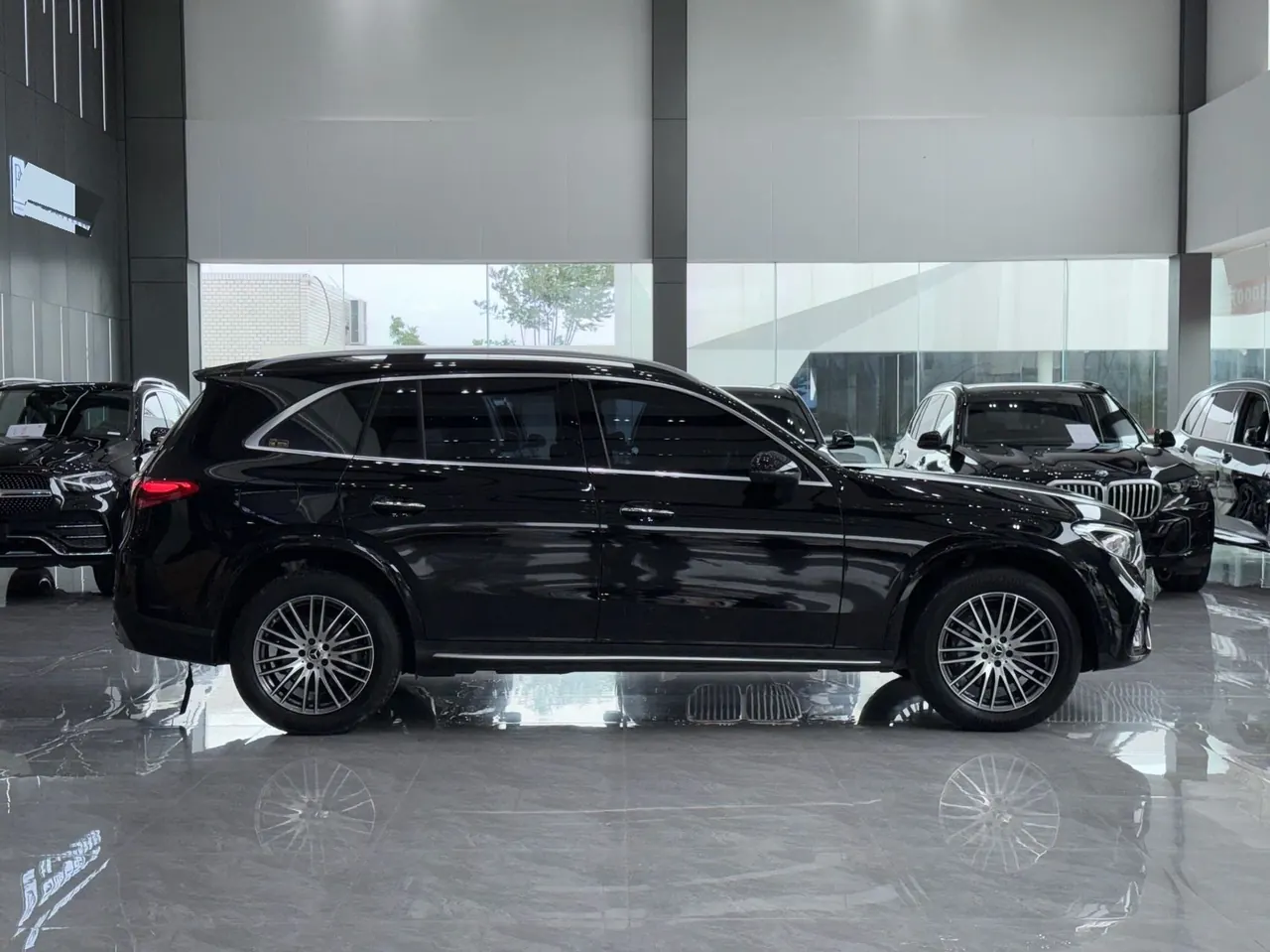 Mercedes Benz 2023 GLC 300 L 4MATIC 48V 2.0T dynamic 7-seat automatic gear 5