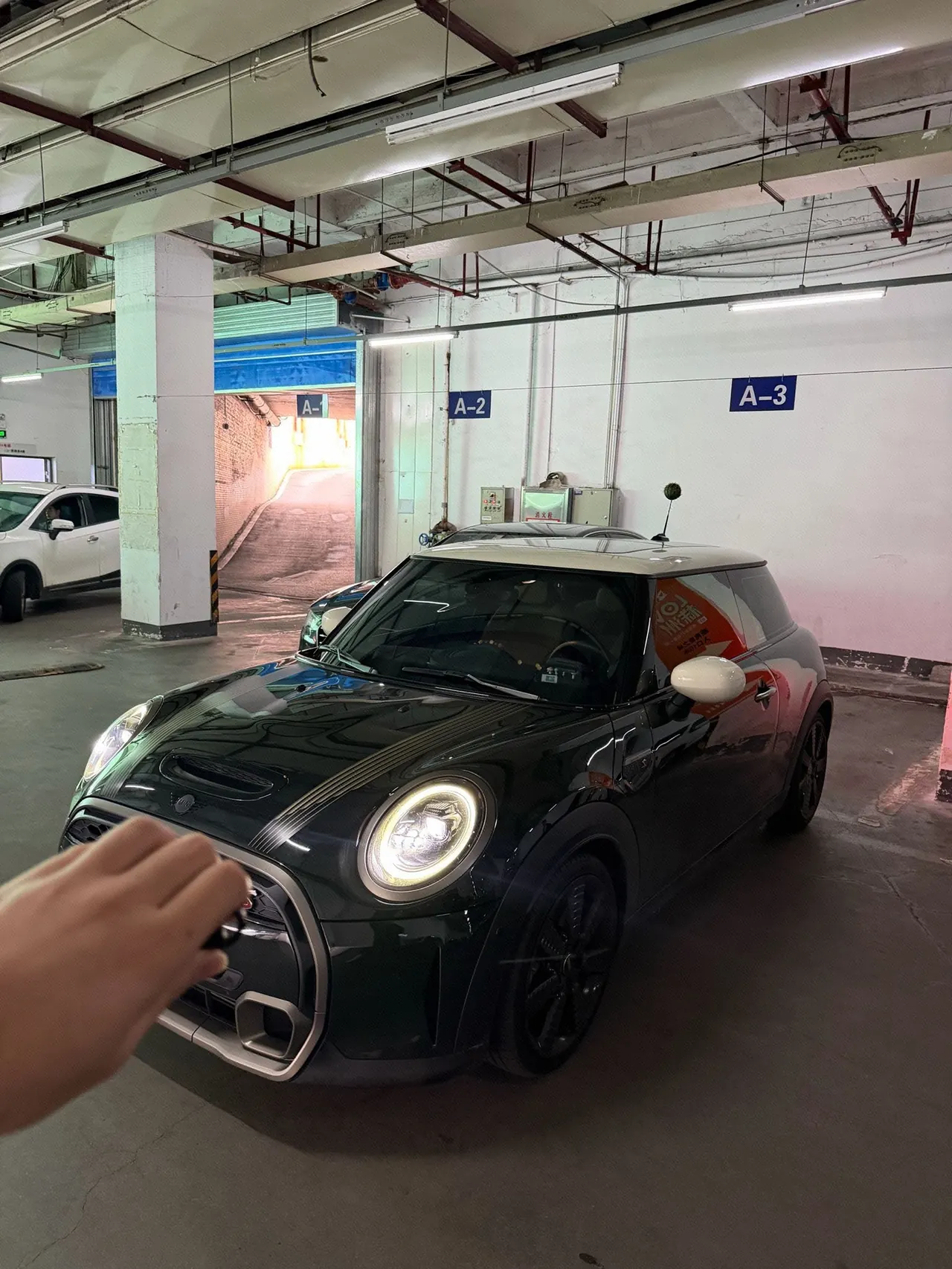 Открыть галерею: MINI Mini (Imported) 2023 Mini Cooper S 2.0T Arc Special Edition Automatic Gear
