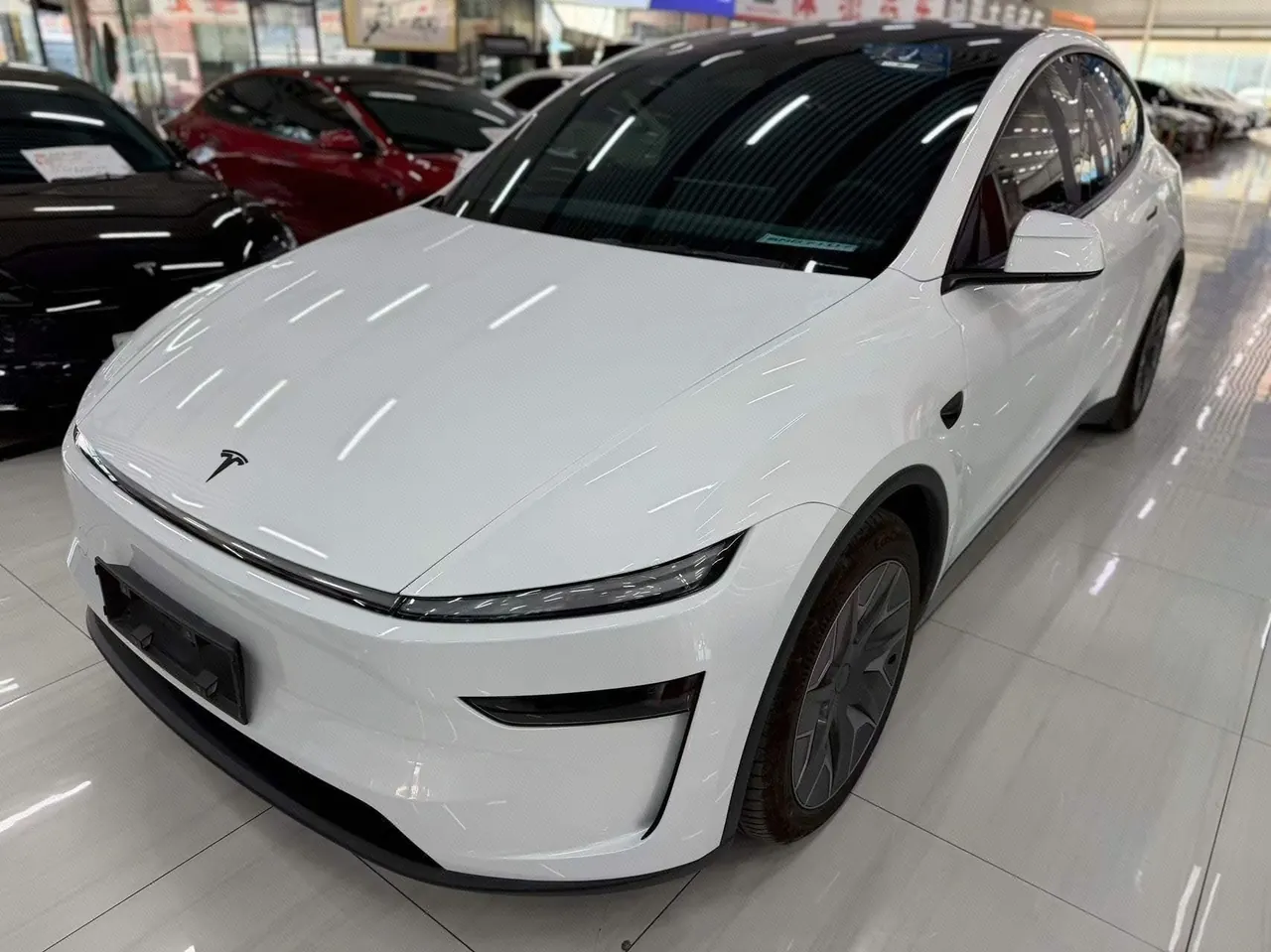 Открыть галерею: Tesla 2025 Model Y L Long Endurance All-Wheel Drive Automatic Transmission