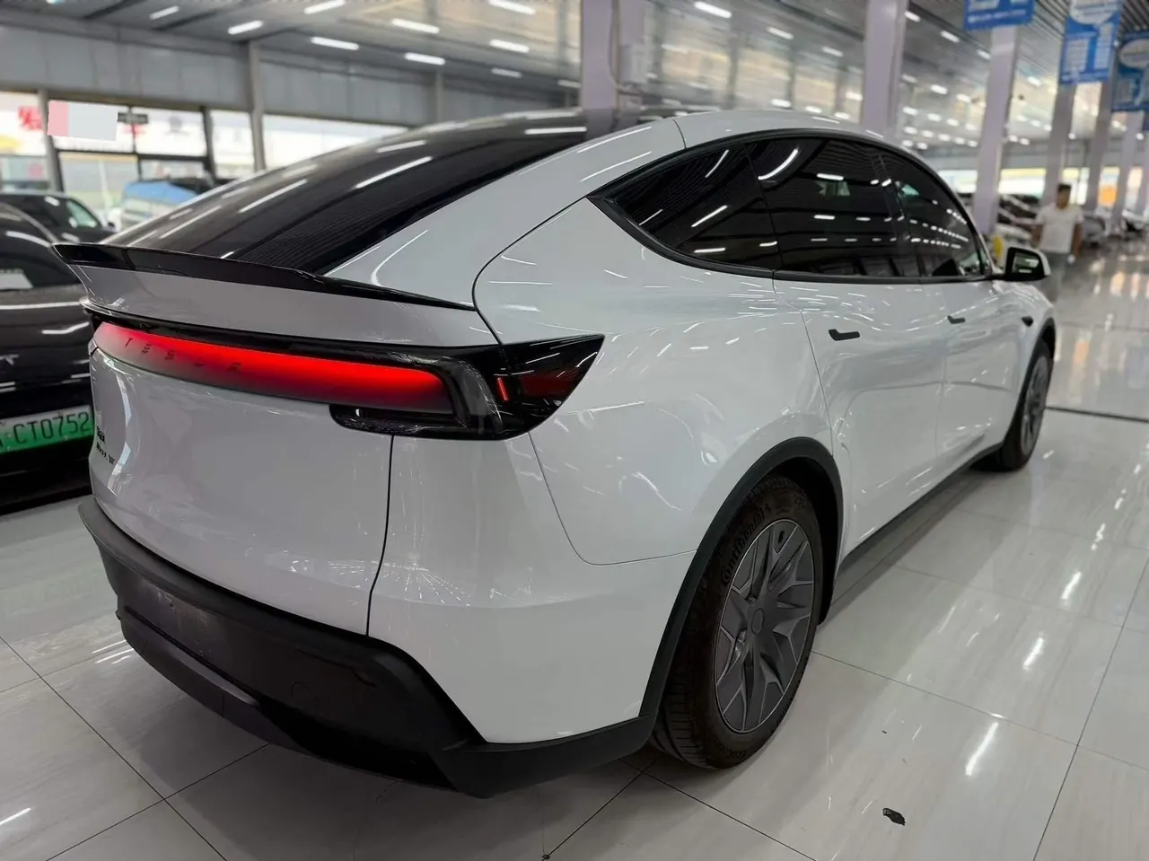 Tesla 2025 Model Y L Long Endurance All-Wheel Drive Automatic Transmission 8
