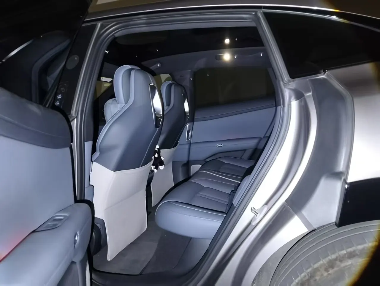 MI 2025 YU7 Long Endurance Four-wheel Drive Pro Edition Automatic Gear 3