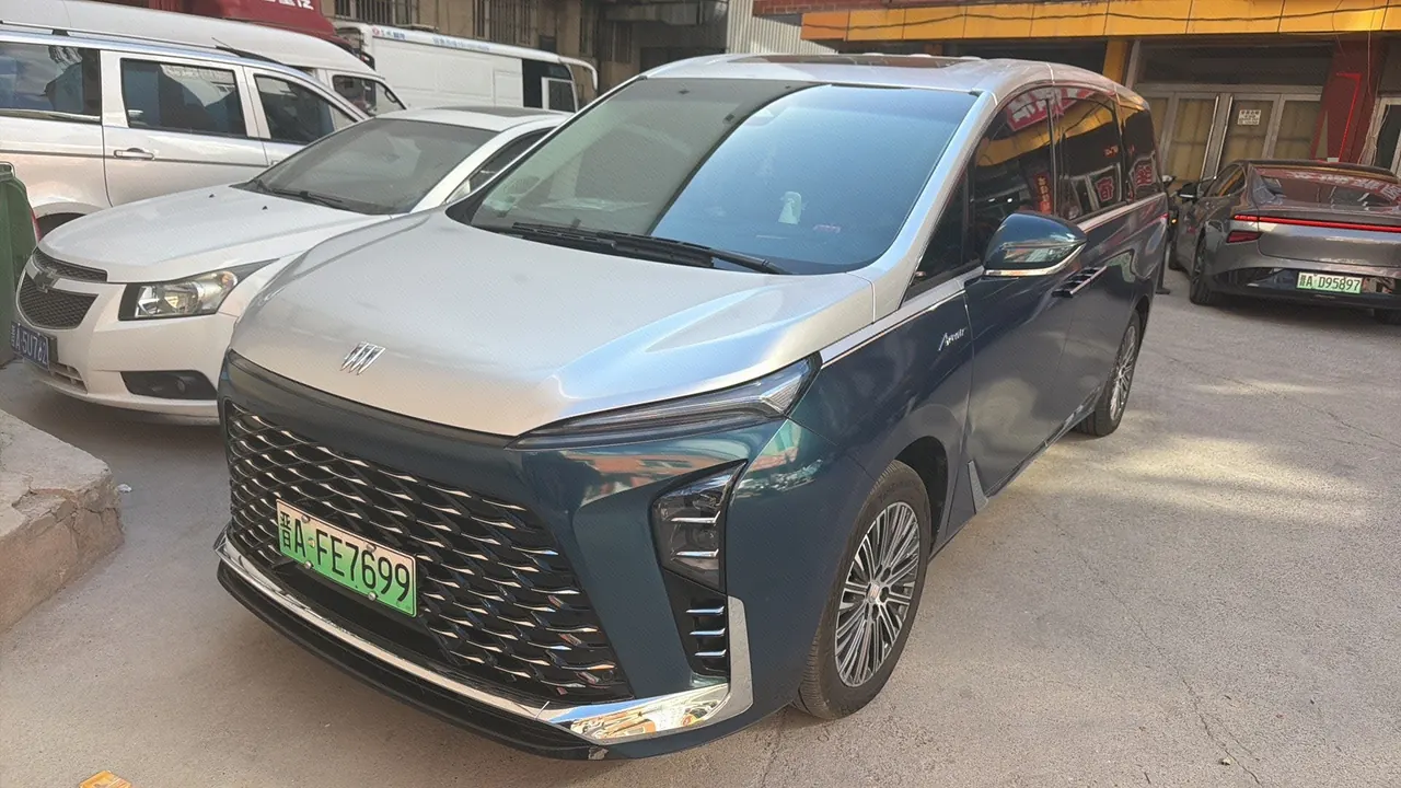 Открыть галерею: Buick 2024 GL8 Lu Zun PHEV 1.5T Luxury Edition 7-seat Automatic Gear