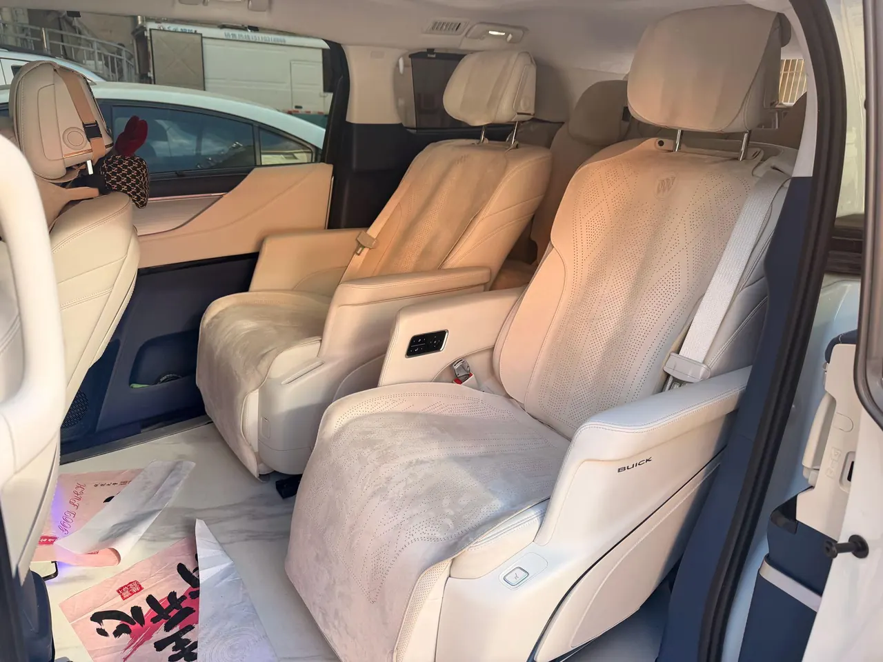 Buick 2024 GL8 Lu Zun PHEV 1.5T Luxury Edition 7-seat Automatic Gear 3