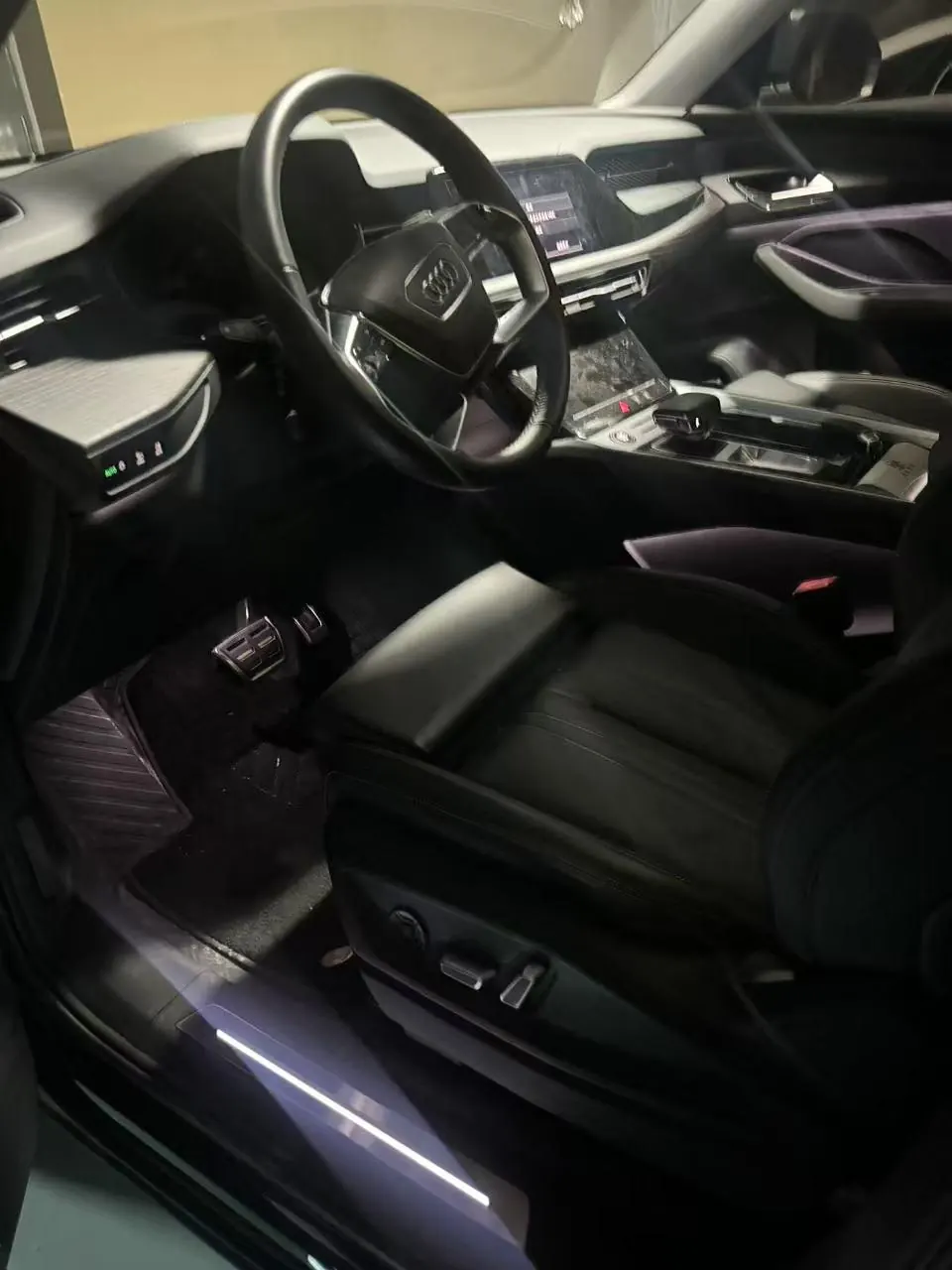 Audi 2025 Q6 2.0TFSI 40TFSI Quattro Commemorative Edition Yu Lin Set 7-seat Automatic Block 3