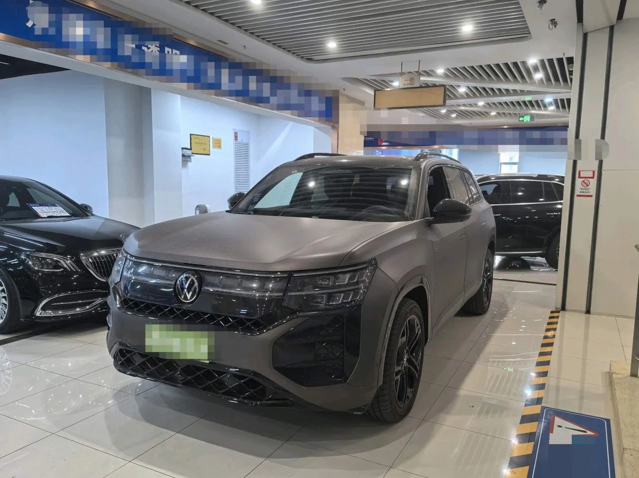 打开图片灯箱:Volkswagen 2025 Teramont Pro 2.0TSI 450TSI Four-Wheel-Drive Summit Edition Automatic