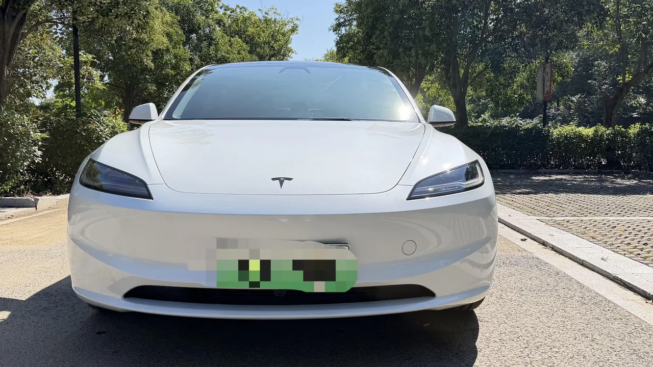 Tesla 2025 Model 3 Rear-Wheel-Drive Edition (facelift) Automatic Transmission 2