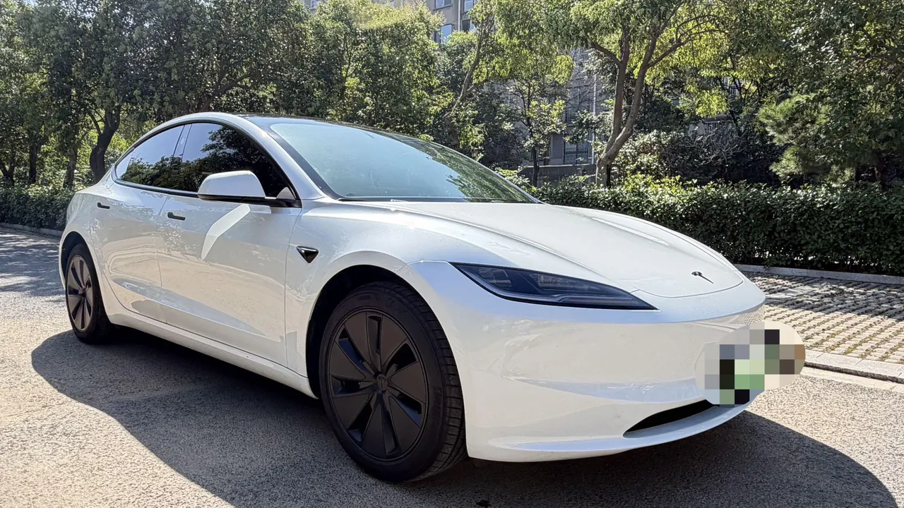 Tesla 2025 Model 3 Rear-Wheel-Drive Edition (facelift) Automatic Transmission 3