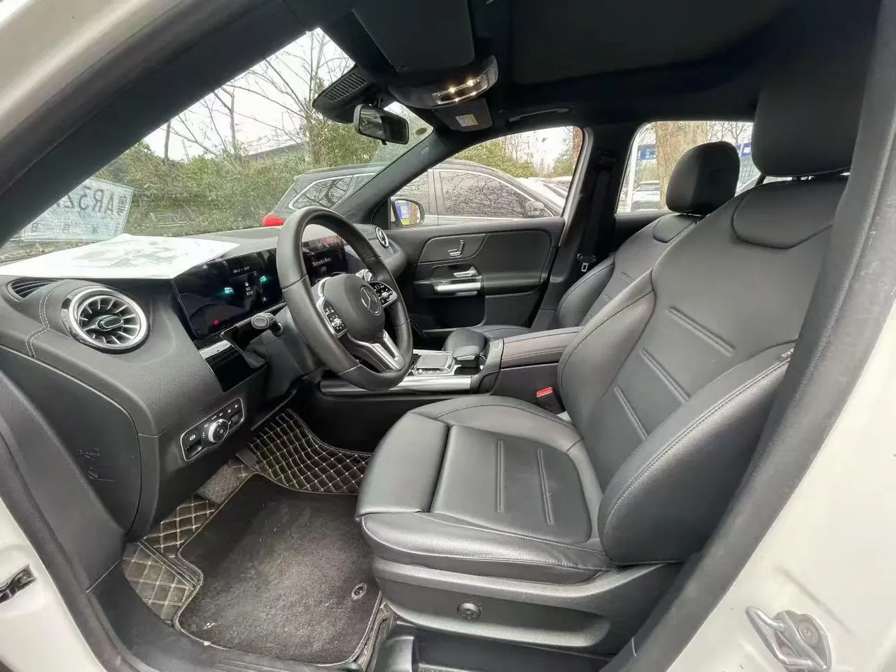 Mercedes Benz 2024 GLA 220 2.0T automatic gear 2