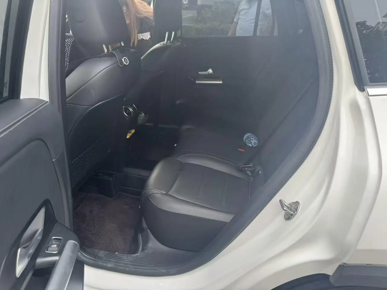 Mercedes Benz 2024 GLA 220 2.0T automatic gear 3