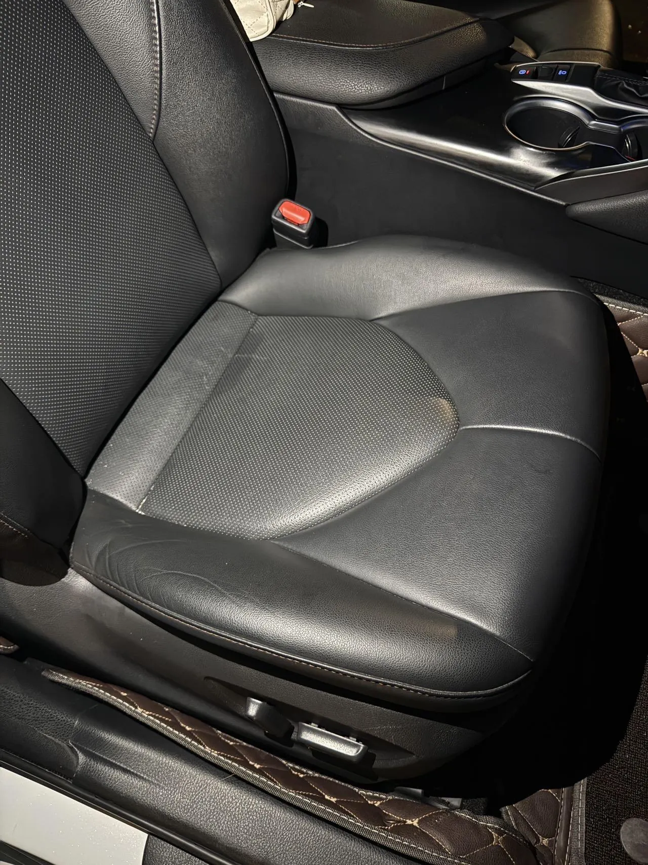Toyota 2023 Camry 2.0G Stepless Deluxe Edition Automatic Gear 6