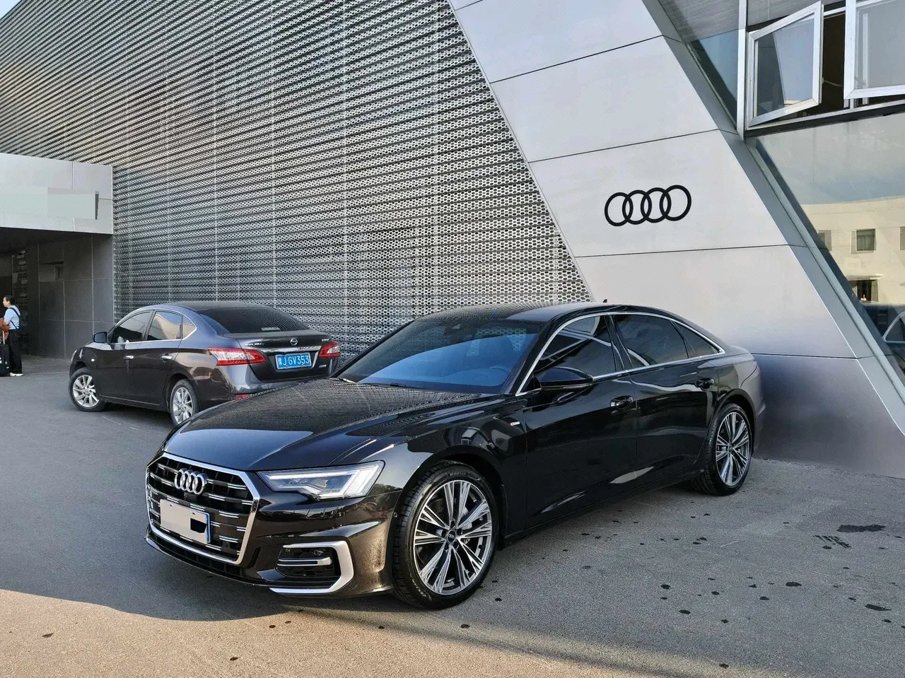 Открыть галерею: Audi 2025 A6L 2.0TFSI 45TFSI Selected Dynamic (Modified) Automatic Gear
