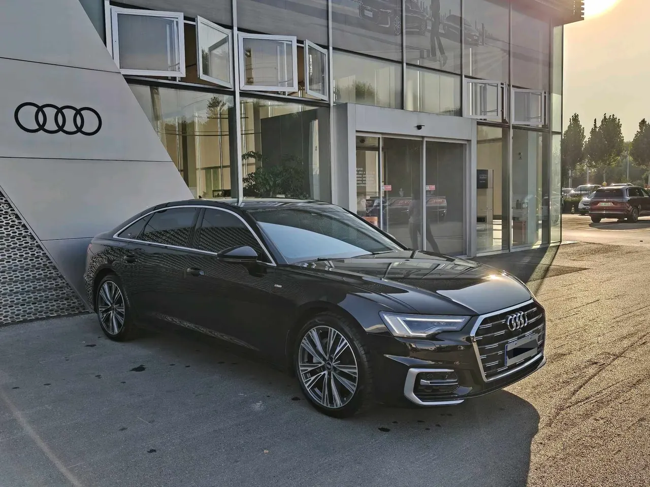 Audi 2025 A6L 2.0TFSI 45TFSI Selected Dynamic (Modified) Automatic Gear 3