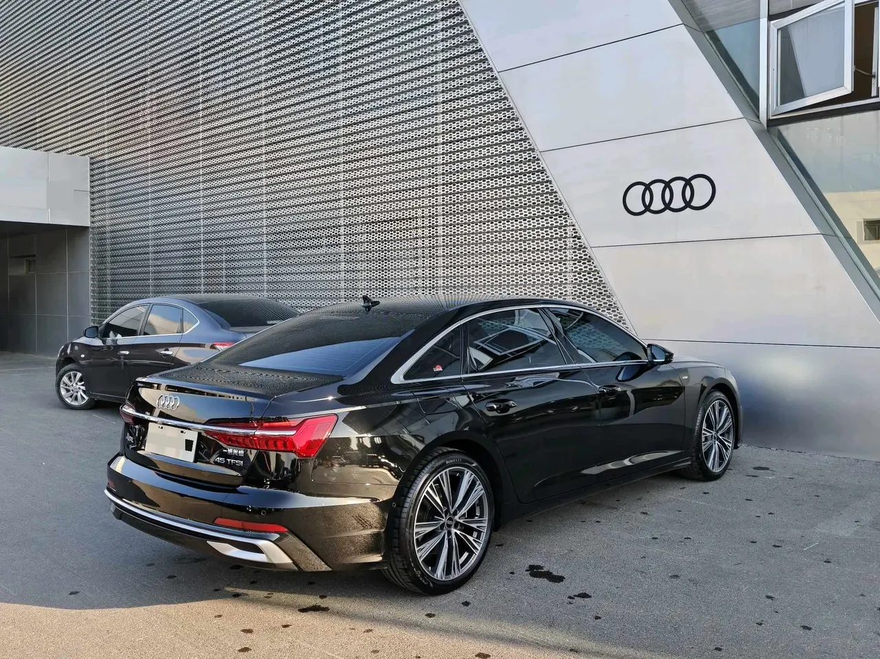 Audi 2025 A6L 2.0TFSI 45TFSI Selected Dynamic (Modified) Automatic Gear 4