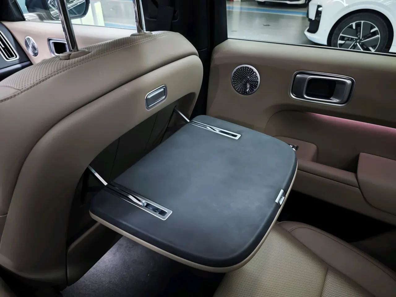 Li 2025 L9 Ultra Smart Refresh Edition Automatic Transmission 13