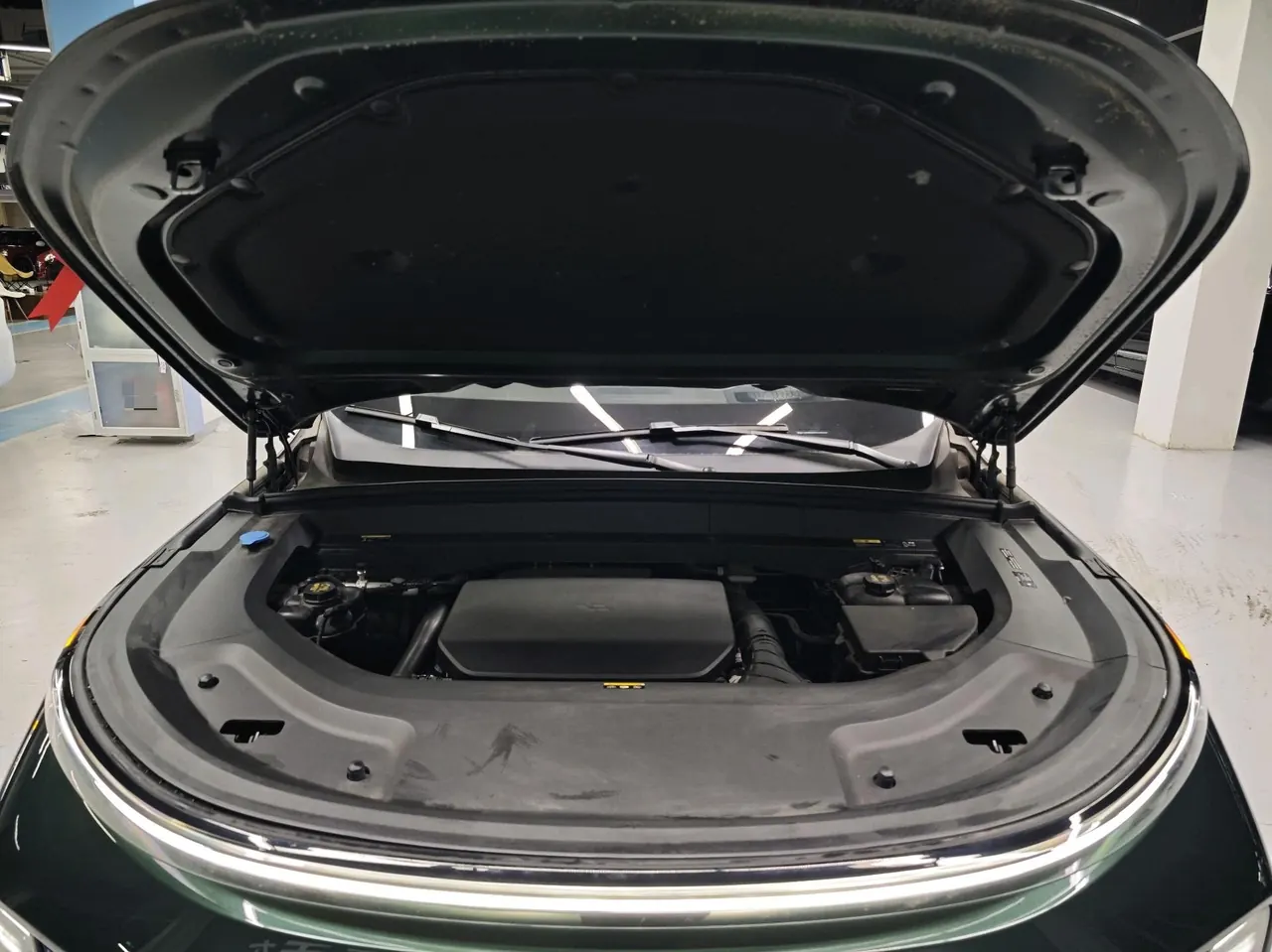 Li 2025 L9 Ultra Smart Refresh Edition Automatic Transmission 3
