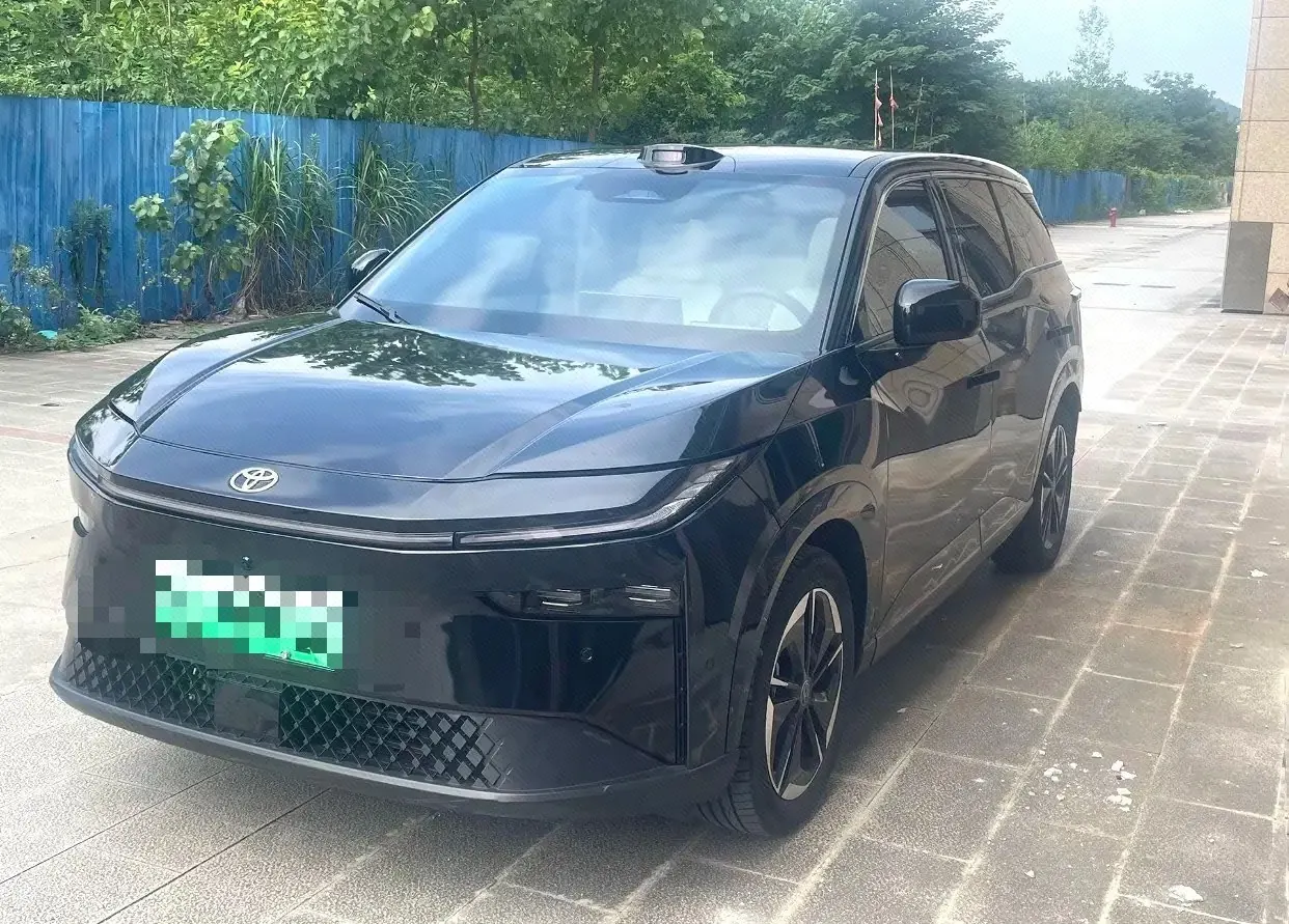 Toyota 2025 Platinum Intelligence 3X 520 Pro Advanced Intelligence Driving Edition Automatic Gear - View 1