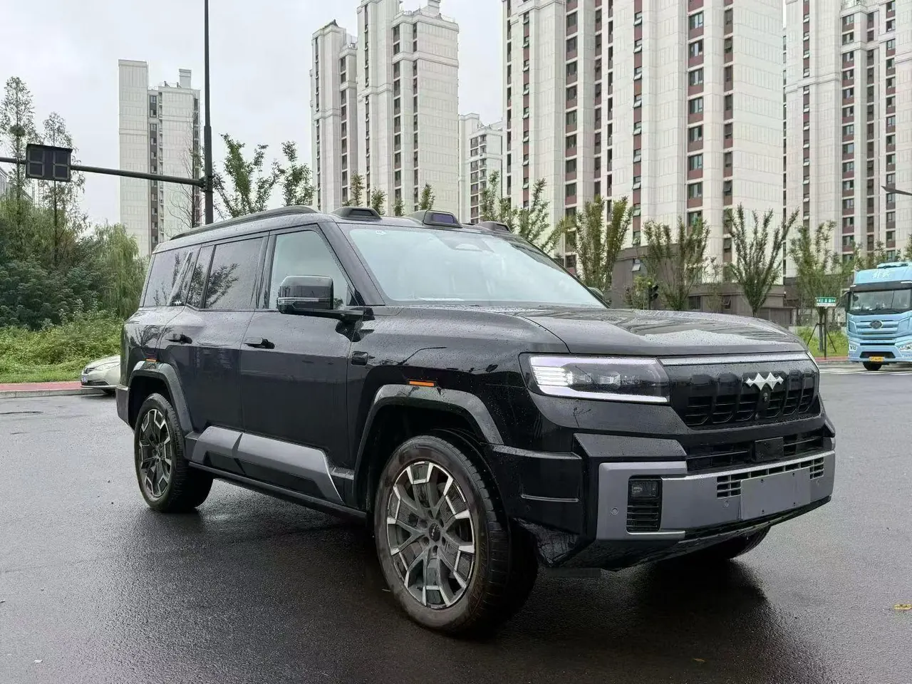 FangChengBao 2025 Leopard 8 2.0T Stepless Zhiyong Flagship Edition 6-seat Automatic Gear 2