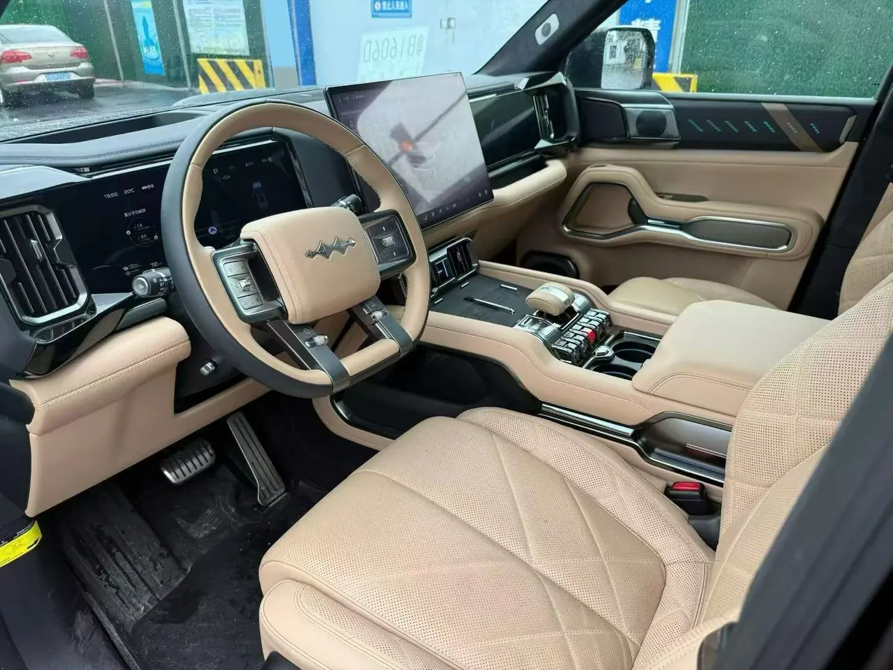 FangChengBao 2025 Leopard 8 2.0T Stepless Zhiyong Flagship Edition 6-seat Automatic Gear 5