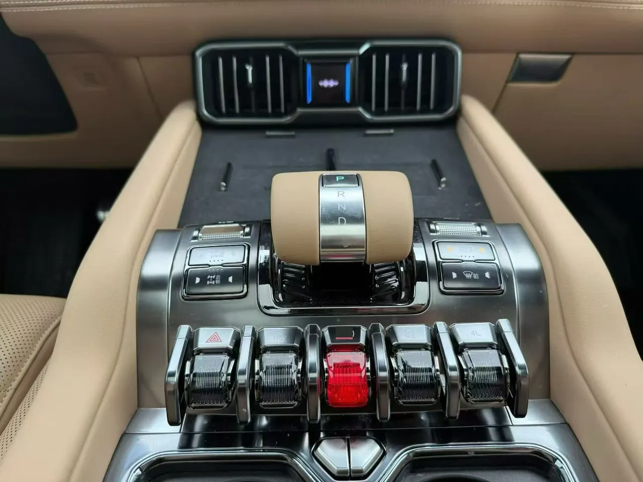 FangChengBao 2025 Leopard 8 2.0T Stepless Zhiyong Flagship Edition 6-seat Automatic Gear 7