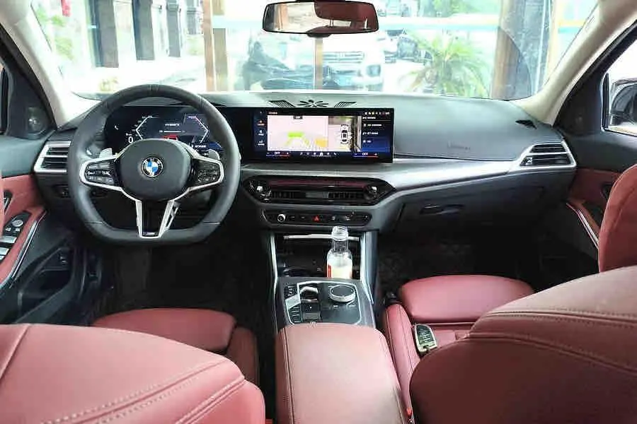 BMW 3 Series 2025 330Li 2.0T M Sports Obsidian Night Suit Automatic Gear 4