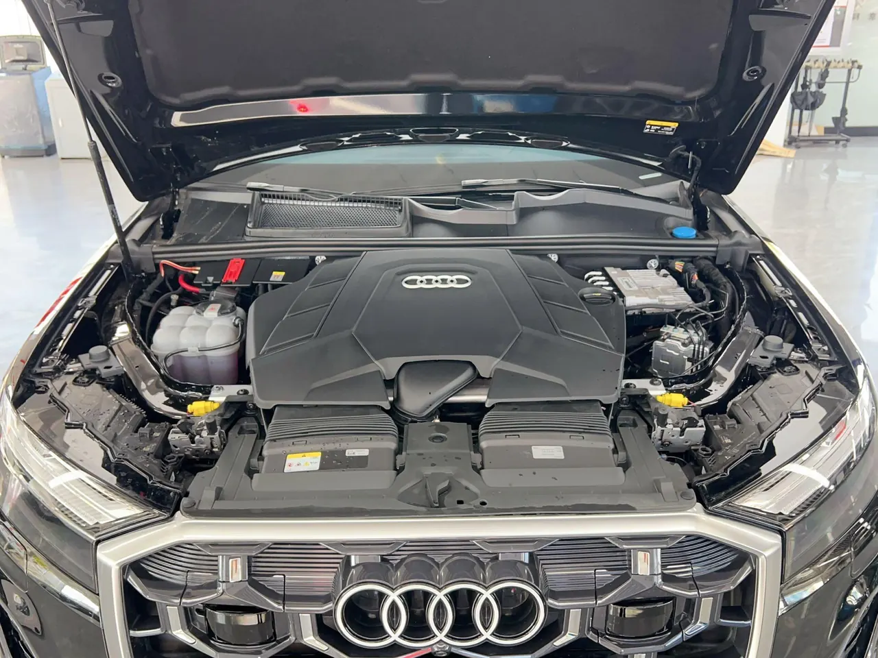 Audi Q7 (Imported) 2025 Model Q7 48V 3.0TFSI 55TFSI Quattro S line Sport Version Automatic Transmission 15