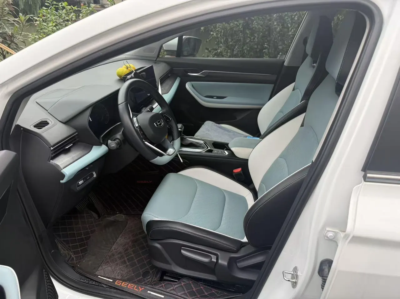 Geely 2022 Emgrand S 1.4T Stepless Crossover Player Edition Automatic Gear 3