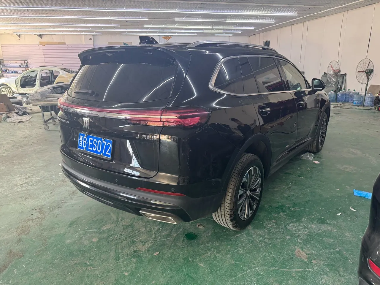 Buick 2025 Angkewei Plus 2.0T 28T 4-wheel drive platinum version automatic gear 3