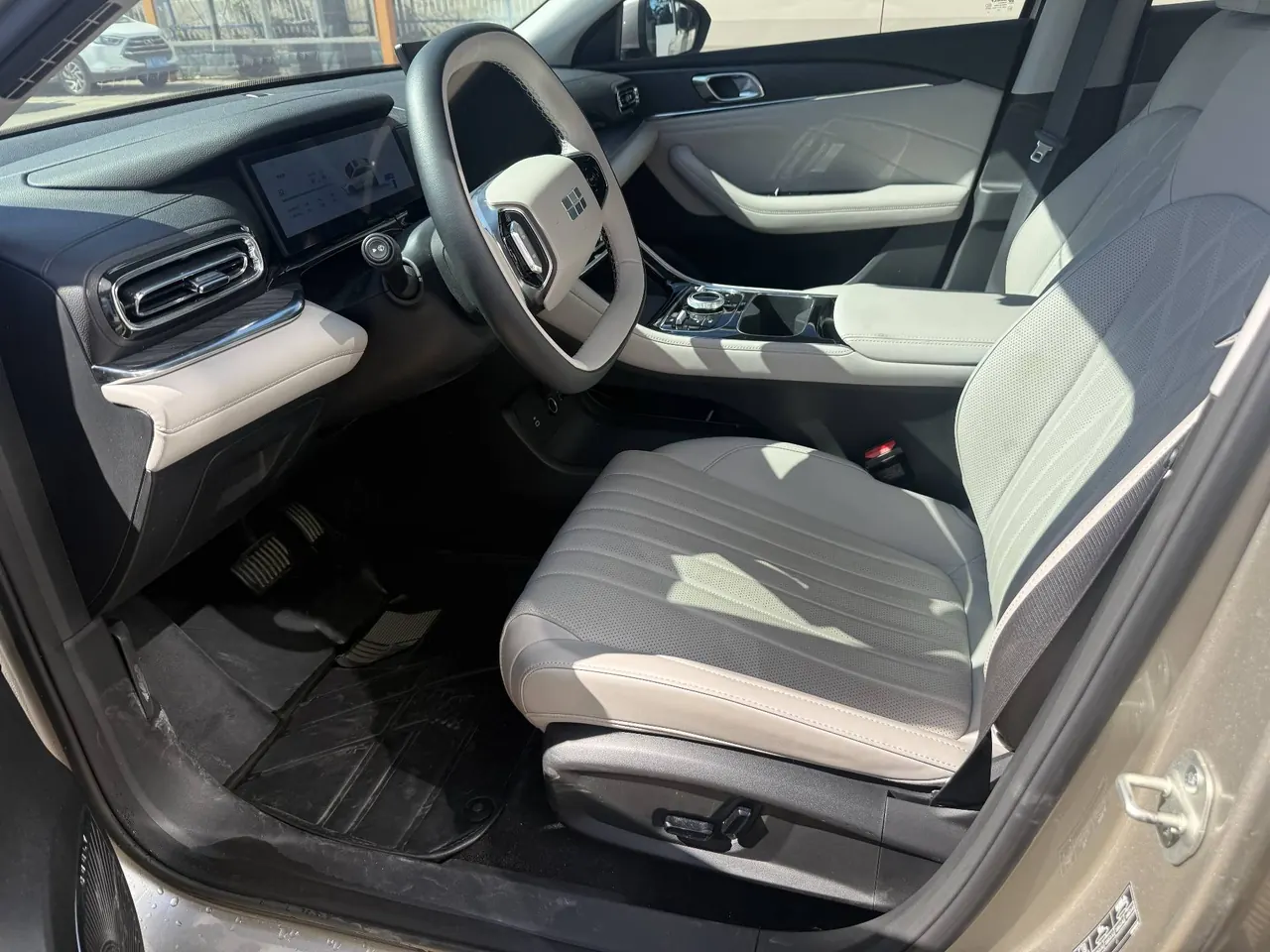 Geely Galaxy 2025 xingyao 6 EM-i 1.5 125km exploration version automatic gear 4