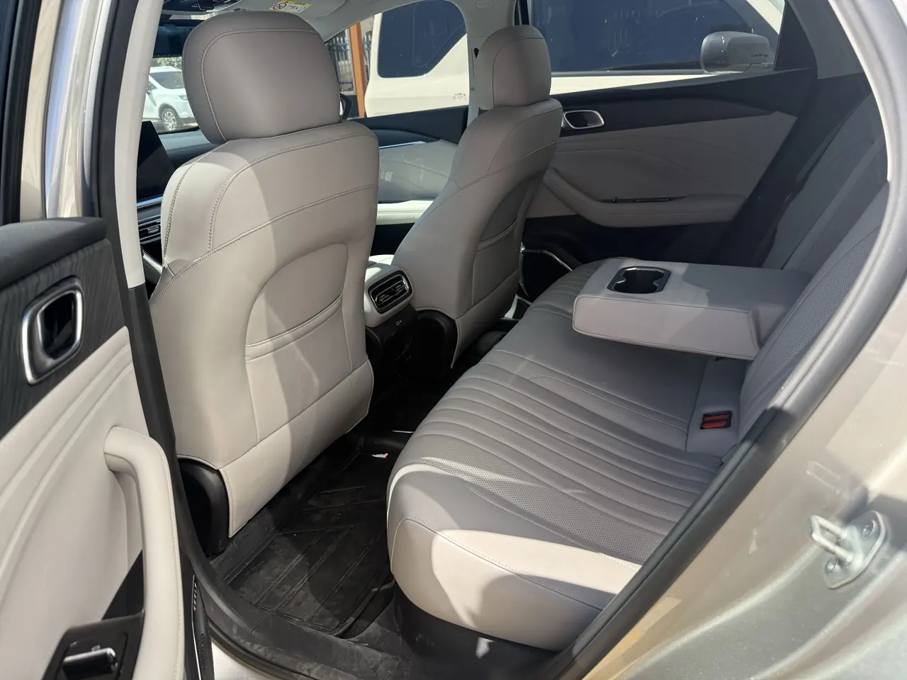Geely Galaxy 2025 xingyao 6 EM-i 1.5 125km exploration version automatic gear 6