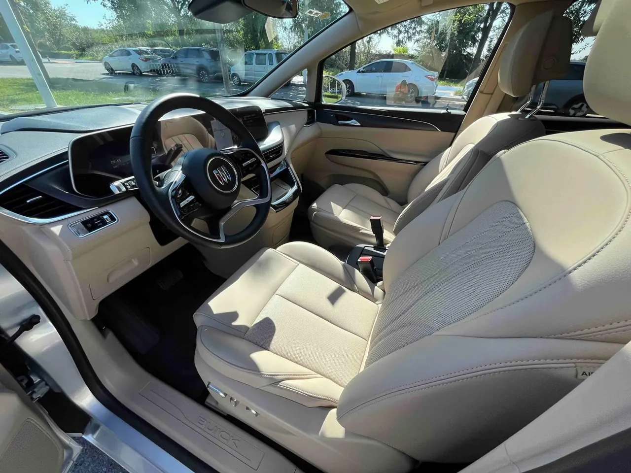 Buick 2025 GL8 Lu Shang 1.5T Premium Edition 7-seat Automatic Gear 12