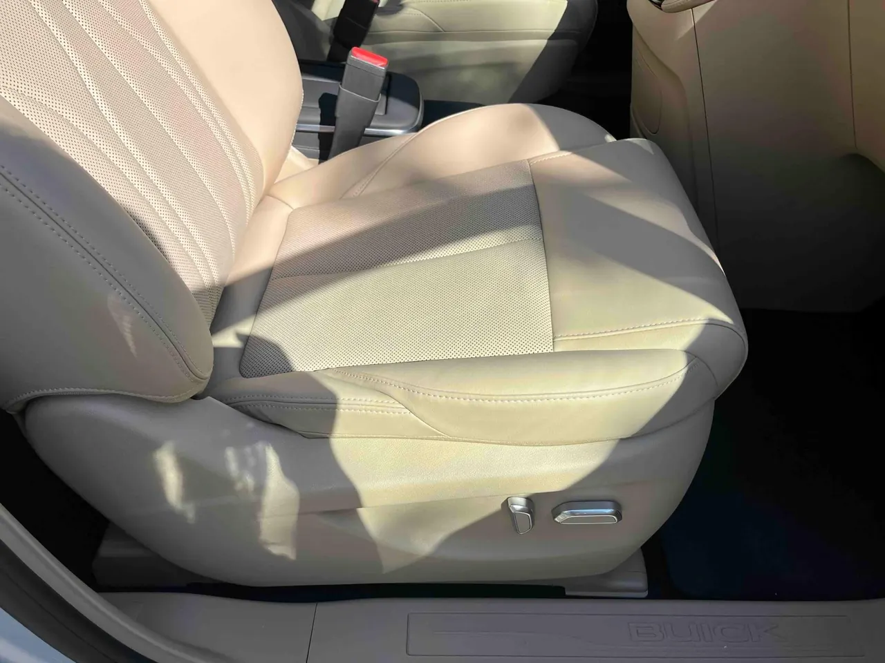 Buick 2025 GL8 Lu Shang 1.5T Premium Edition 7-seat Automatic Gear 13