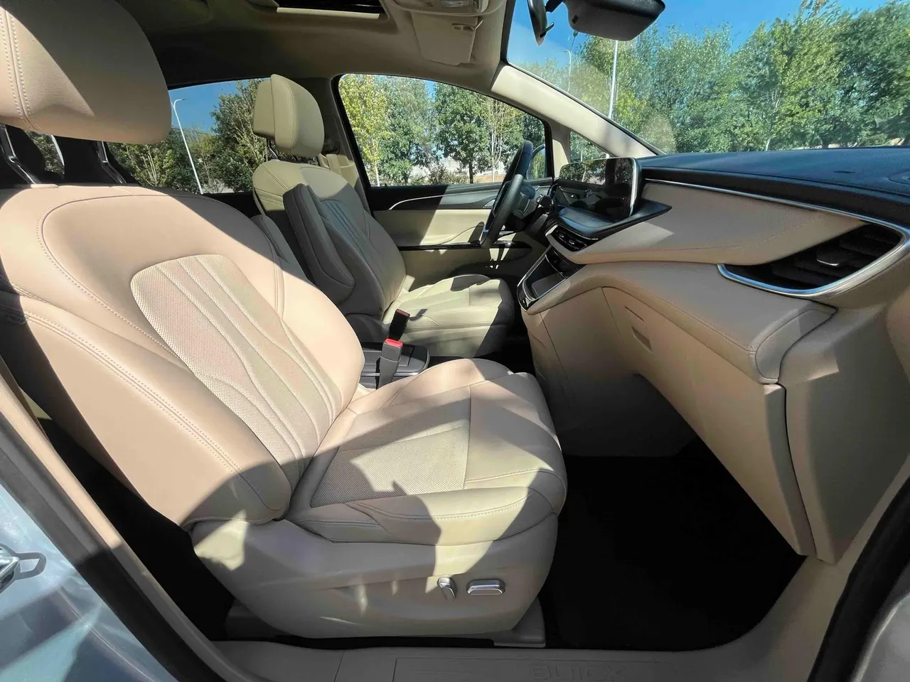 Buick 2025 GL8 Lu Shang 1.5T Premium Edition 7-seat Automatic Gear 14
