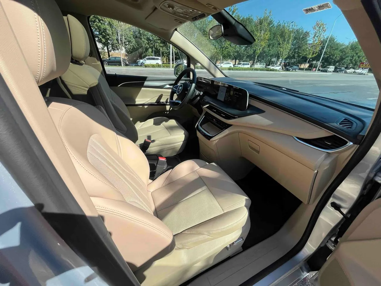 Buick 2025 GL8 Lu Shang 1.5T Premium Edition 7-seat Automatic Gear 15