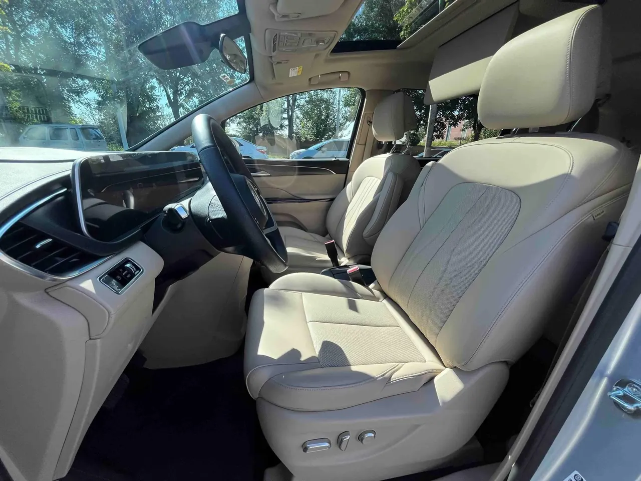 Buick 2025 GL8 Lu Shang 1.5T Premium Edition 7-seat Automatic Gear 9