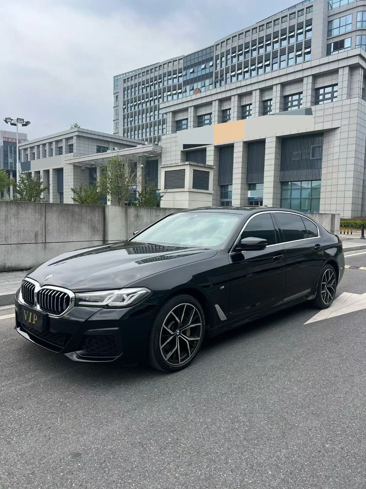 Открыть галерею: BMW 5 Series 2021 530Li 2.0T Exclusive M Sports Suit Automatic Gear