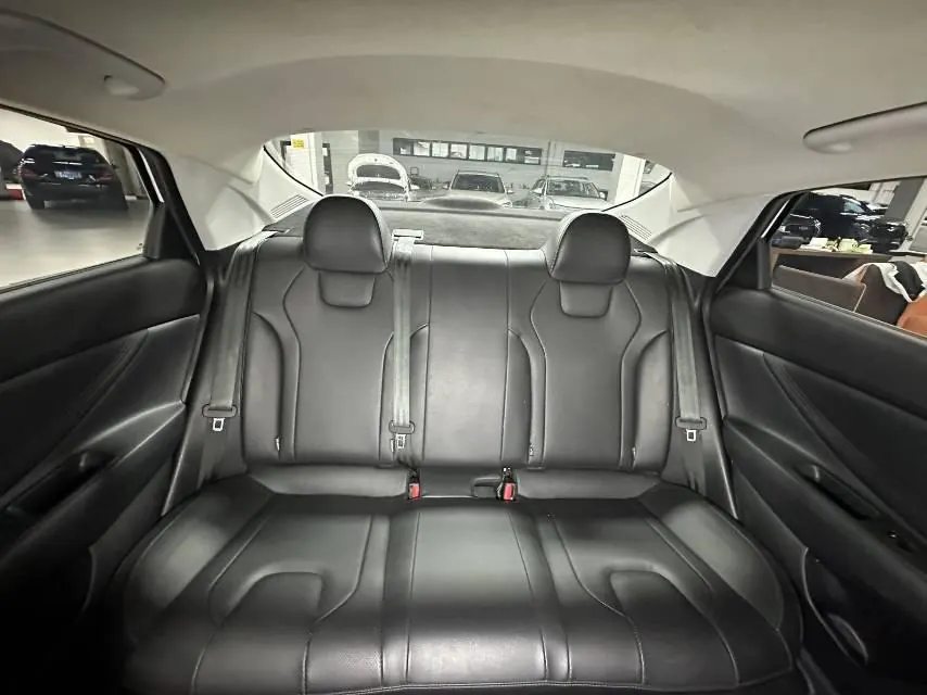 Hyundai 2022 Elantra -3-compartment 1.5 stepless LUX premium automatic gear 12