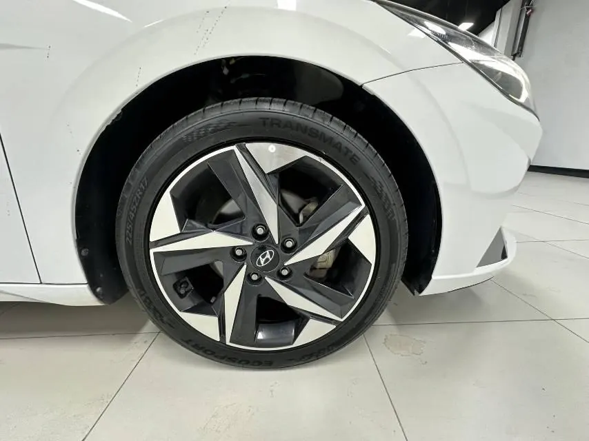 Hyundai 2022 Elantra -3-compartment 1.5 stepless LUX premium automatic gear 14