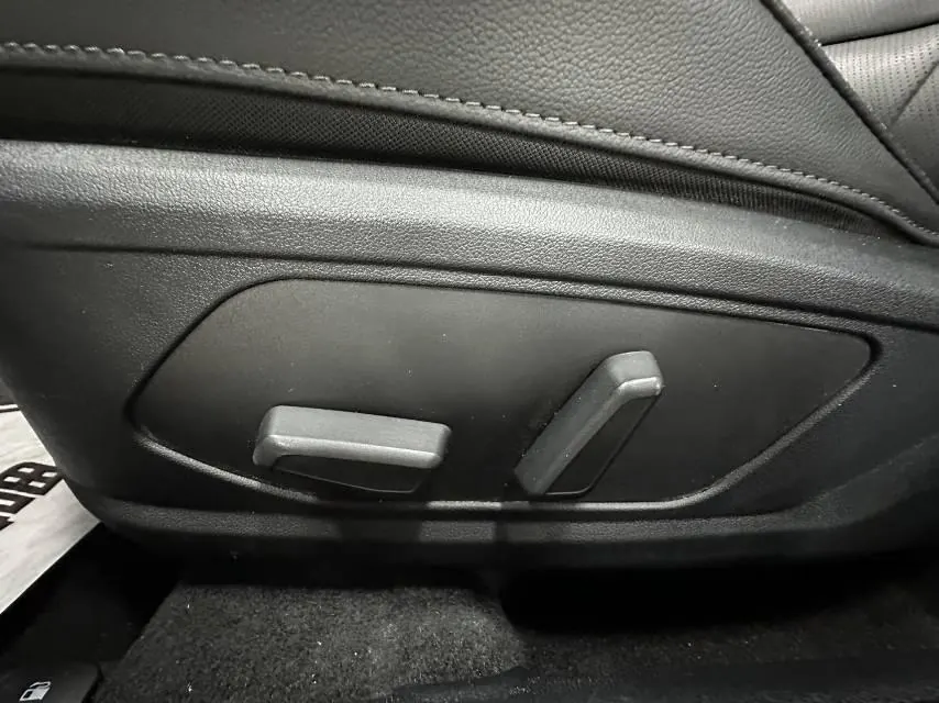 Hyundai 2022 Elantra -3-compartment 1.5 stepless LUX premium automatic gear 16