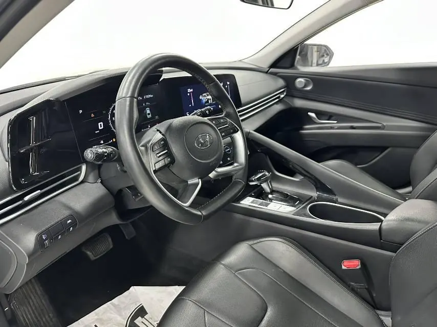 Hyundai 2022 Elantra -3-compartment 1.5 stepless LUX premium automatic gear 5