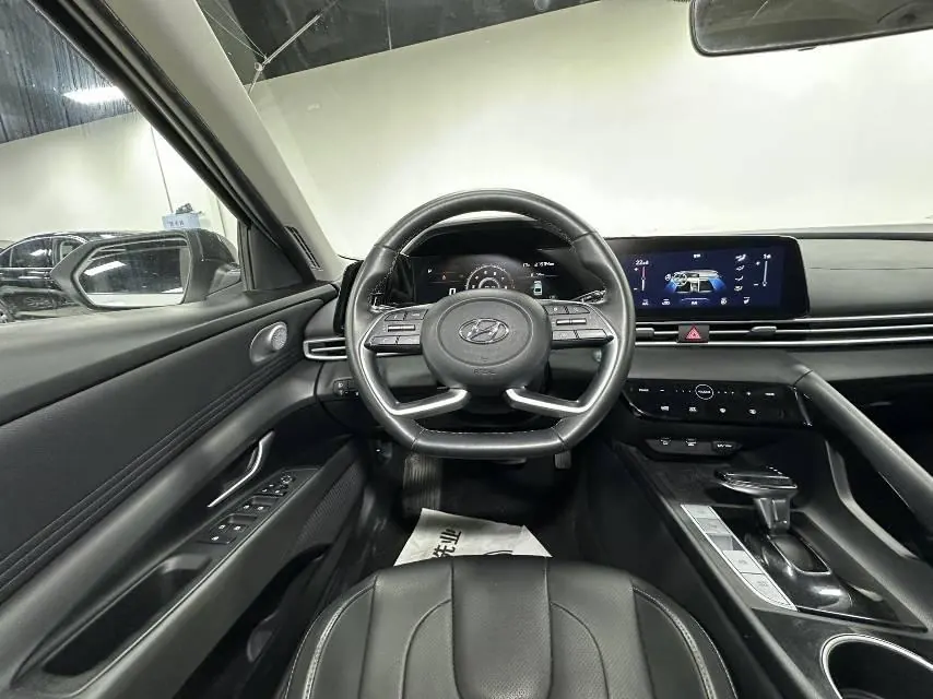 Hyundai 2022 Elantra -3-compartment 1.5 stepless LUX premium automatic gear 7