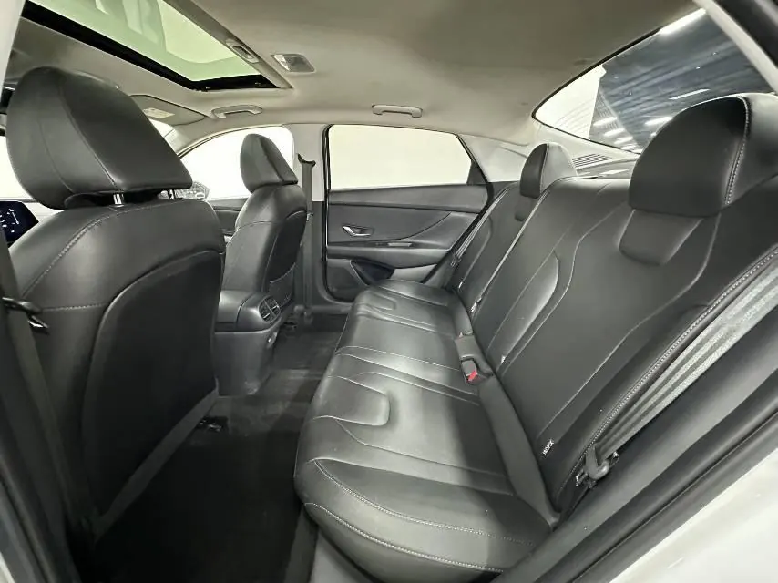 Hyundai 2022 Elantra -3-compartment 1.5 stepless LUX premium automatic gear 9