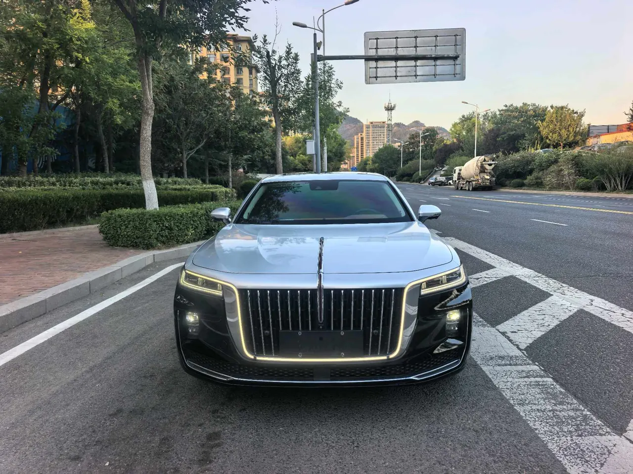 HongQi 2022 H9 48V 2.0T Zhilian Qi Chang Edition Automatic Gear 2