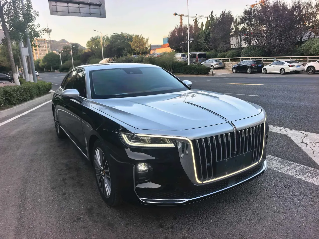 HongQi 2022 H9 48V 2.0T Zhilian Qi Chang Edition Automatic Gear 9