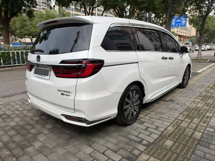 Honda 2024 Odyssey Hybrid 2.0 Stepless Sharp and Pleasant Edition Automatic Gear 7