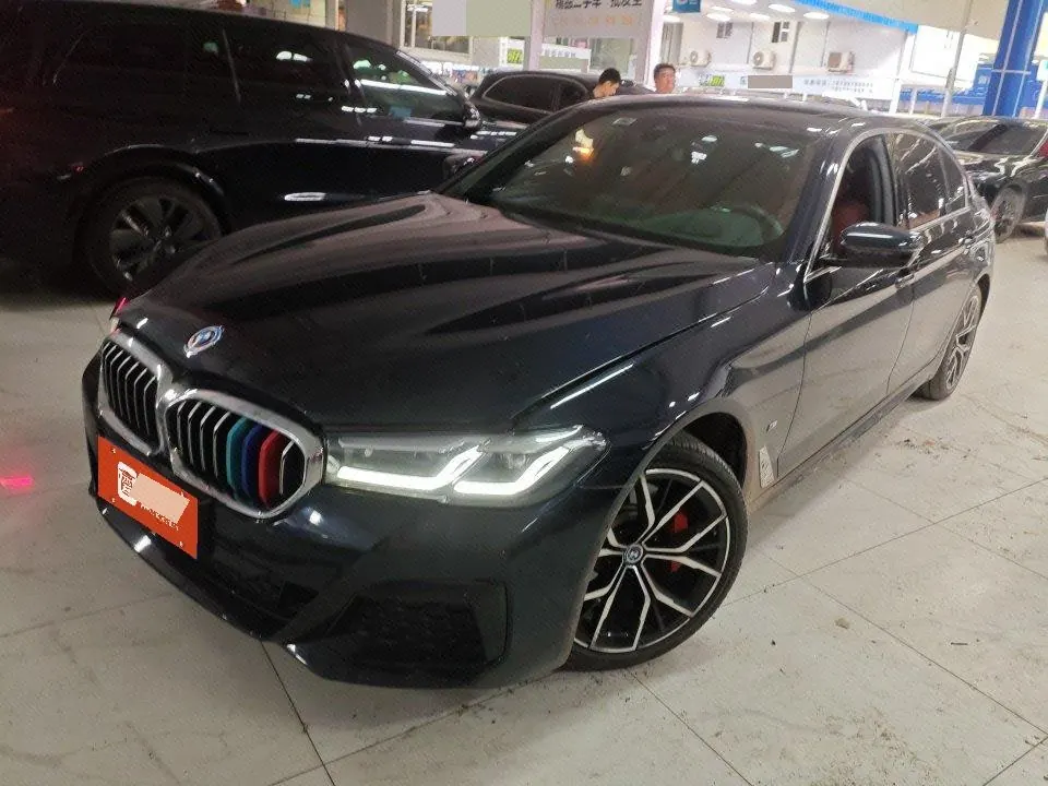 Открыть галерею: BMW 5 Series 2022 530Li 2.0T Exclusive M Sports Suit (Modified) Automatic Gear