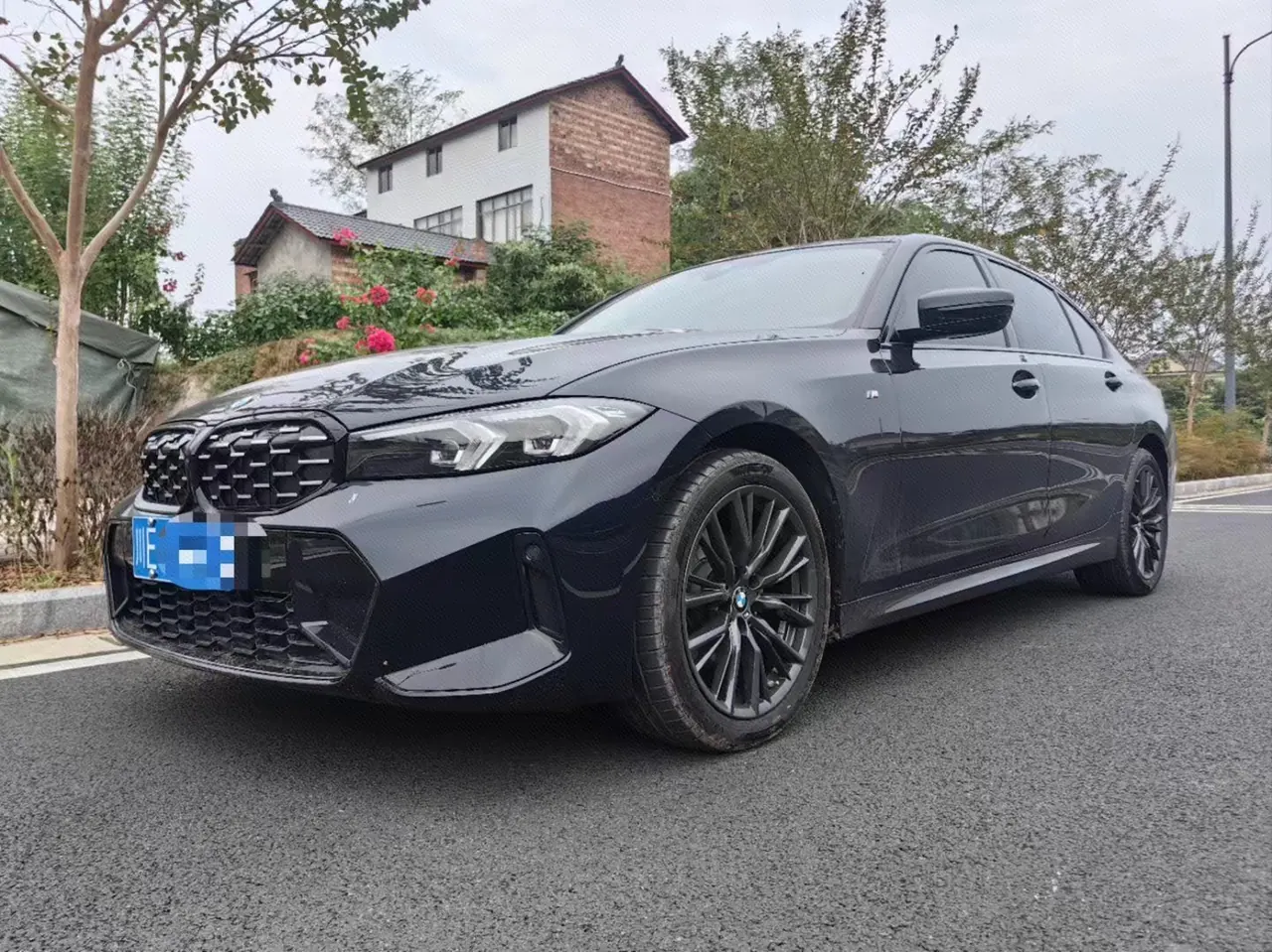 Открыть галерею: BMW 3 Series 2024 325Li 2.0T M Sports Obsidian Night Suit Automatic Gear