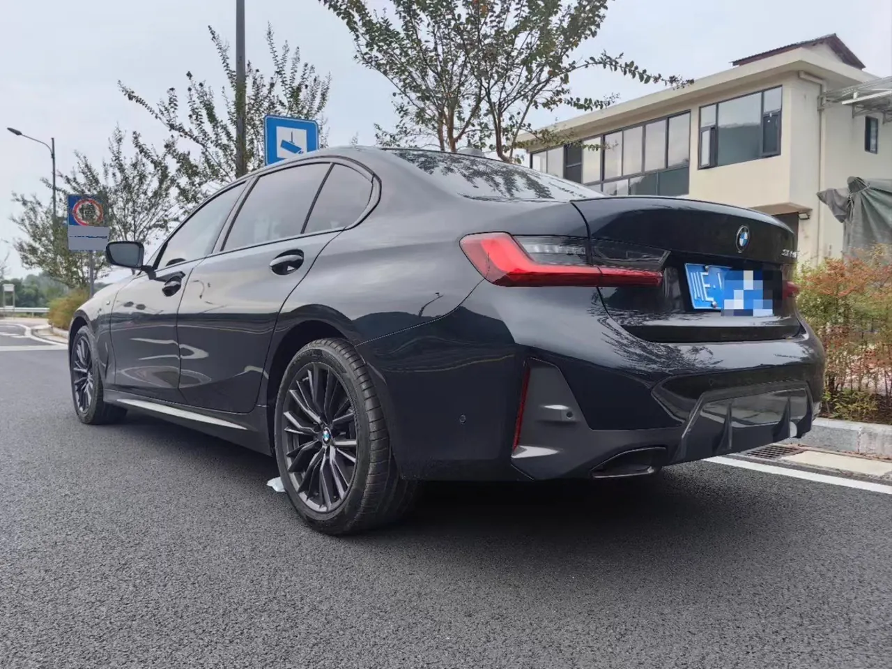 BMW 3 Series 2024 325Li 2.0T M Sports Obsidian Night Suit Automatic Gear 5