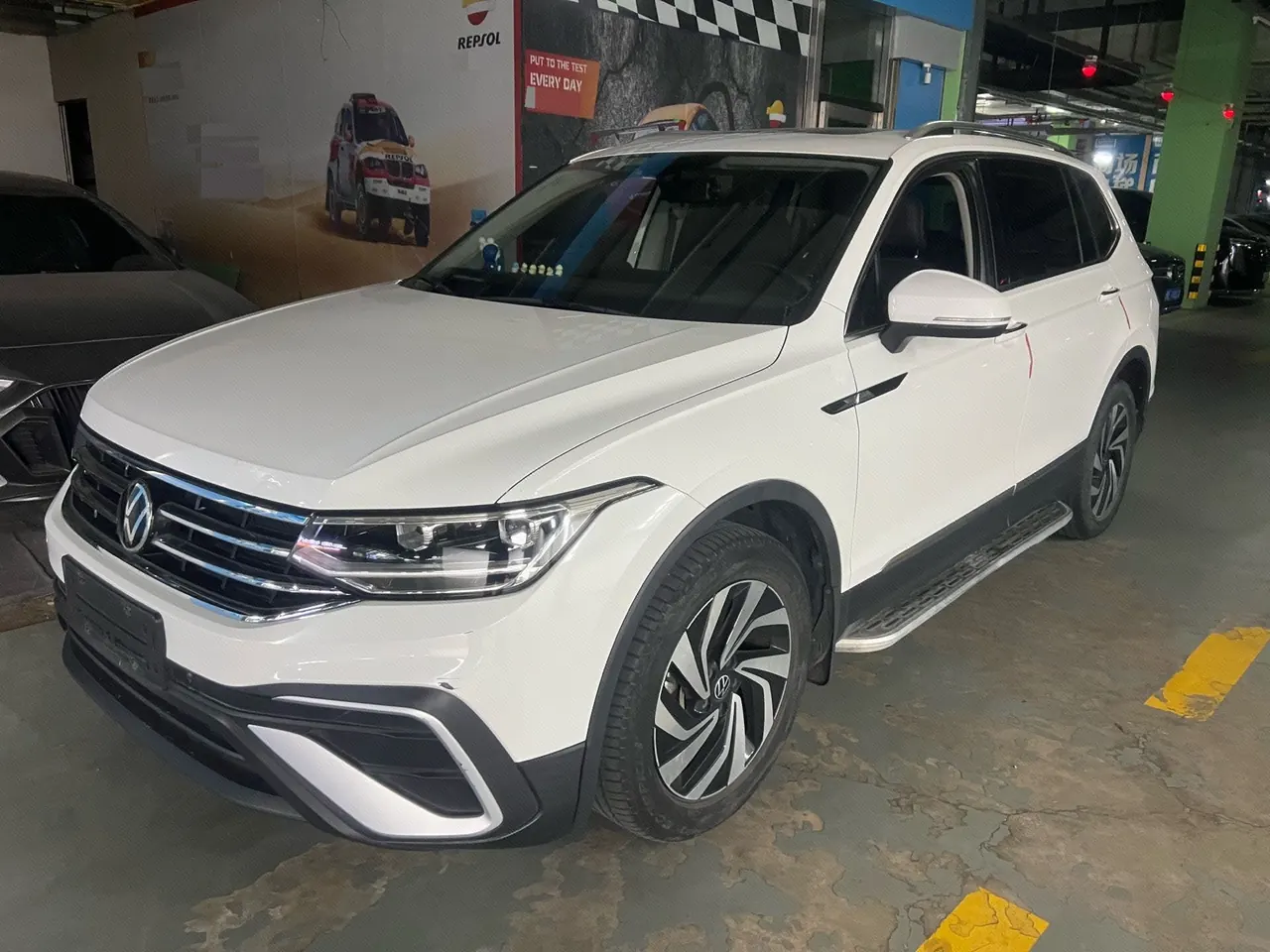 Открыть галерею: Volkswagen 2022 Tiguan L 2.0TSI 330TSI Two-Drive Smart Edition Automatic Gear